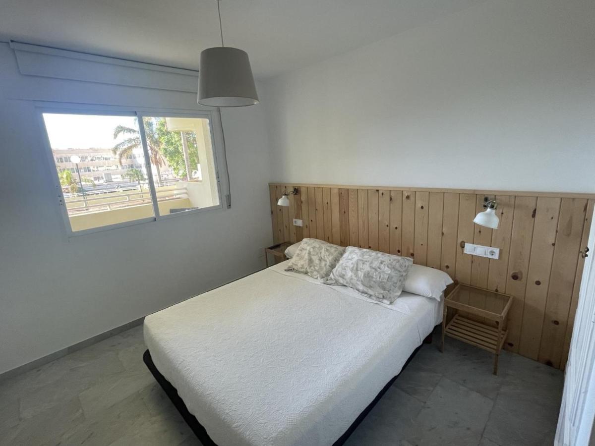 Apartamento En La Carihuela Con Piscina Y Parking, Al Lado De La Playa Apartment Torremolinos Exterior foto