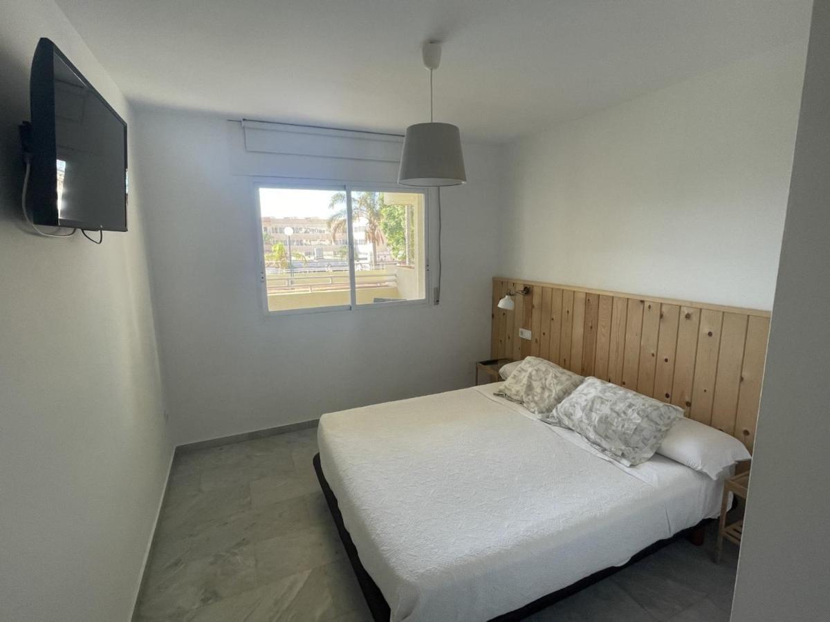 Apartamento En La Carihuela Con Piscina Y Parking, Al Lado De La Playa Apartment Torremolinos Exterior foto