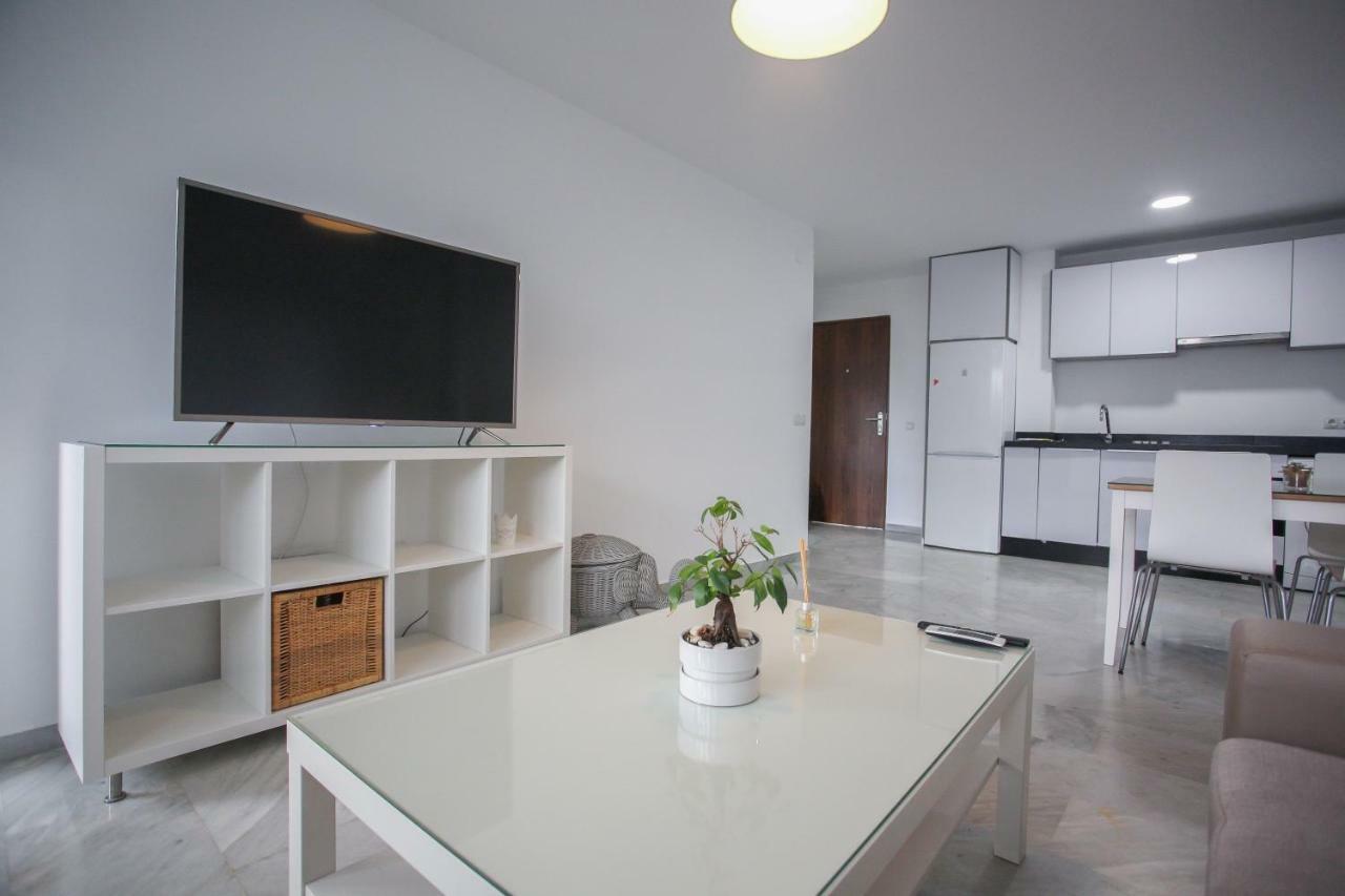 Apartamento En La Carihuela Con Piscina Y Parking, Al Lado De La Playa Apartment Torremolinos Exterior foto