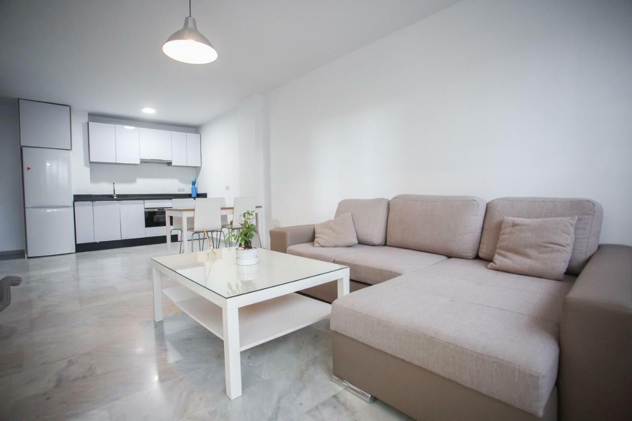 Apartamento En La Carihuela Con Piscina Y Parking, Al Lado De La Playa Apartment Torremolinos Exterior foto