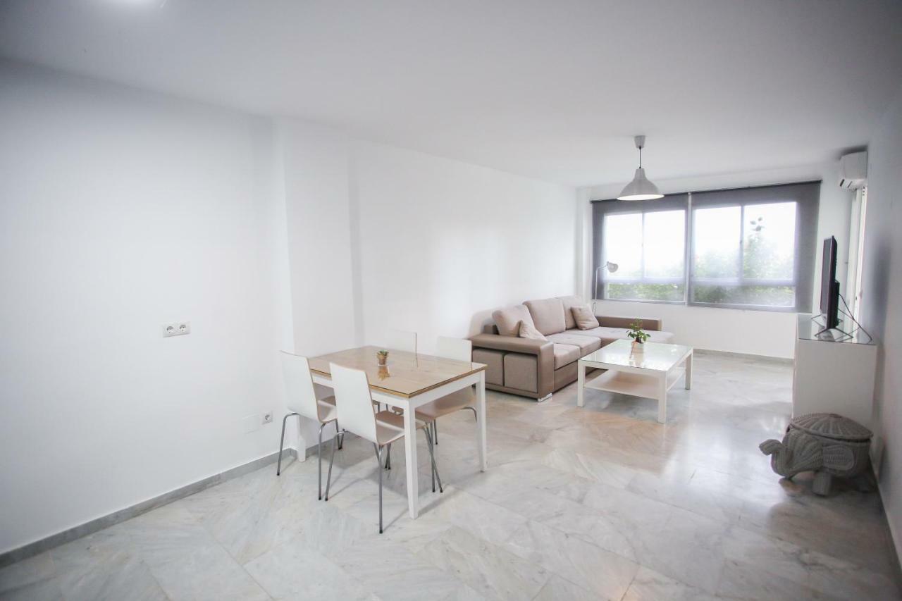 Apartamento En La Carihuela Con Piscina Y Parking, Al Lado De La Playa Apartment Torremolinos Exterior foto